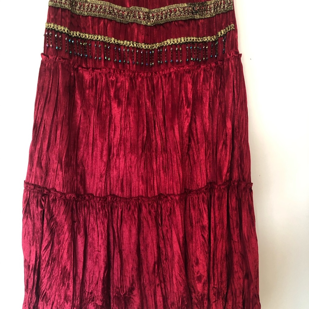 Skirt 32-34 inches Elastic waistband 34 inches long